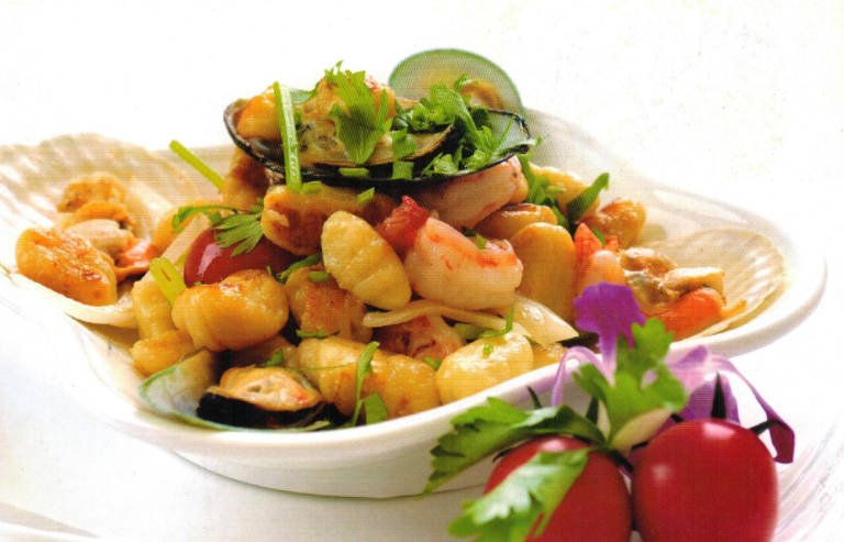 How to Cook Potato Gnocchi with Seafood Stir-fry
